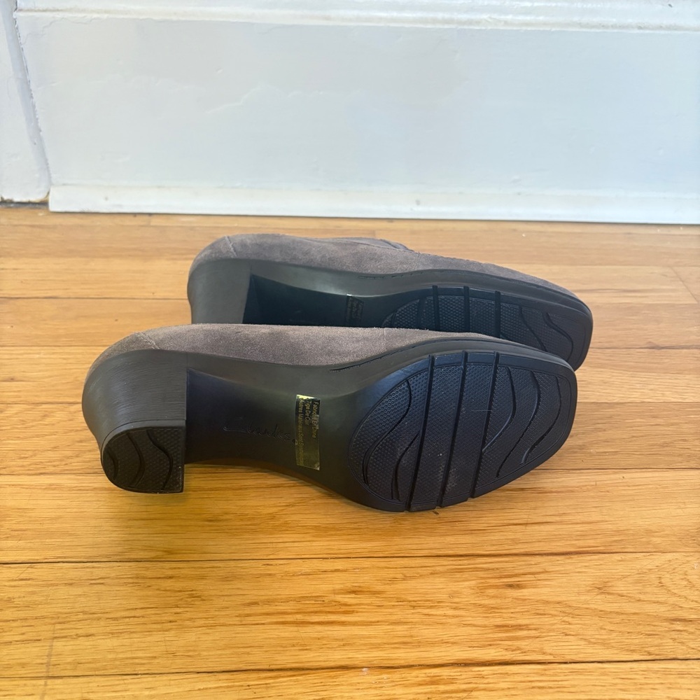 CLARKS Bendable NWOT Gray Oxford Suede Lace Up Women's Heels Size 8.5 W - Picture 4 of 5